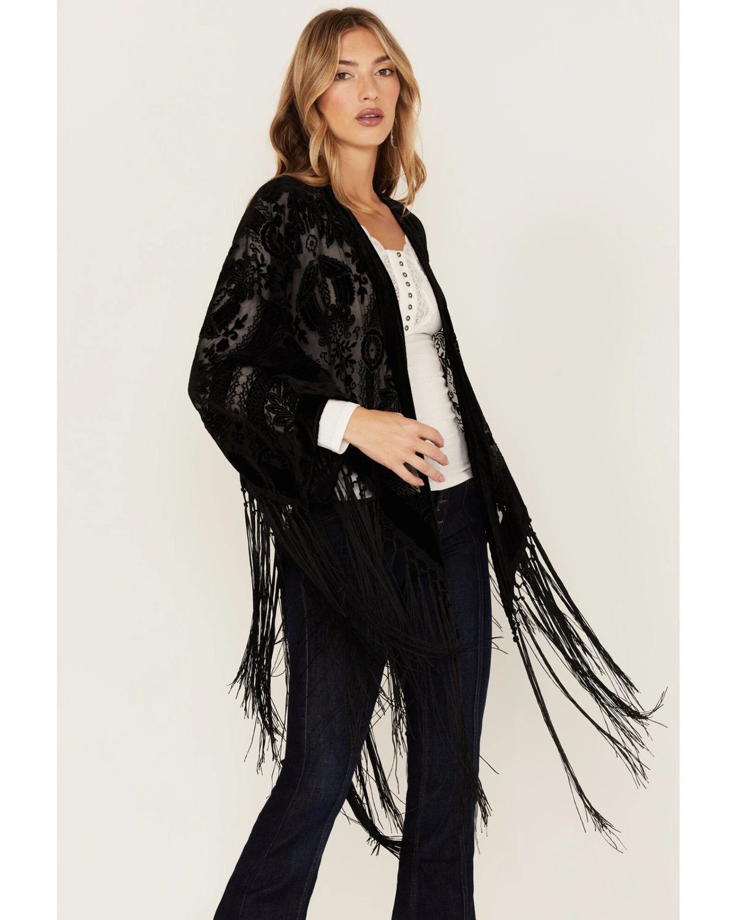 Idyllwind Women's Velvet Floral Fringe Kimono - Image 2