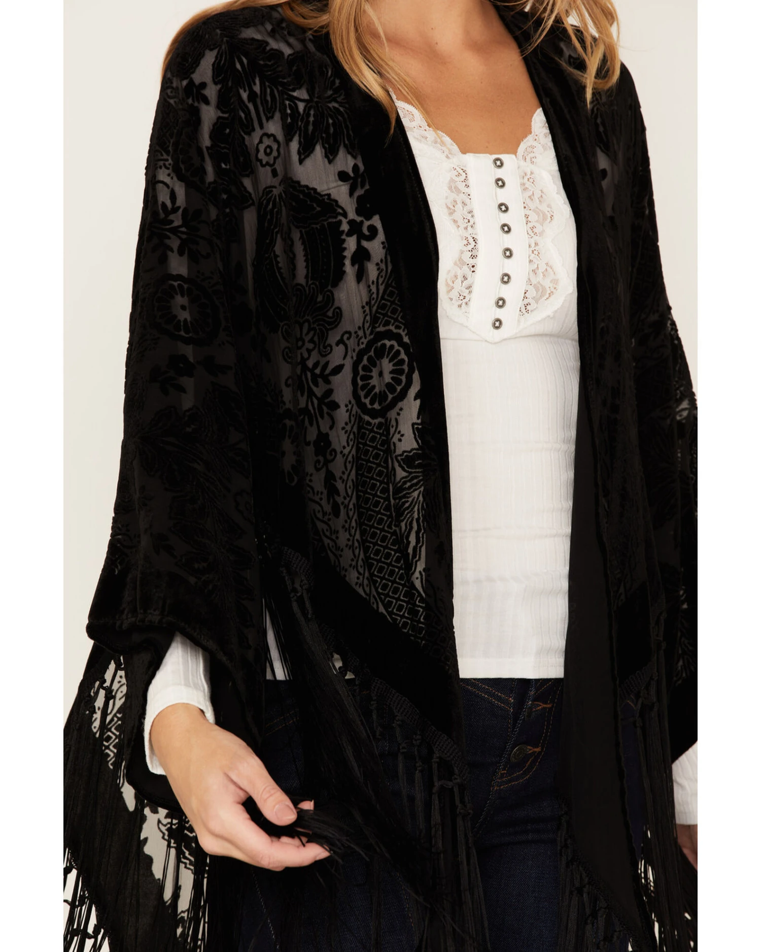 Idyllwind Women's Velvet Floral Fringe Kimono - Image 3