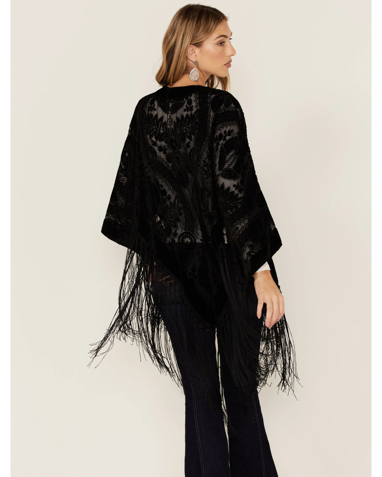 Idyllwind Women's Velvet Floral Fringe Kimono - Image 4