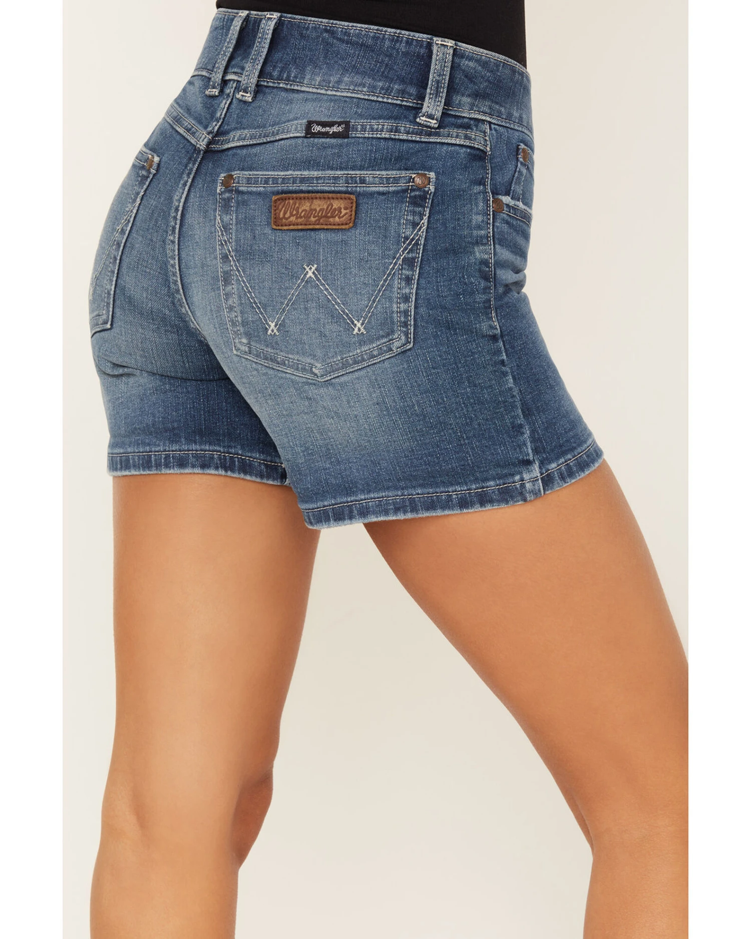 Wrangler Retro Women's Medium Wash Mid Fold Shorts - Image 4