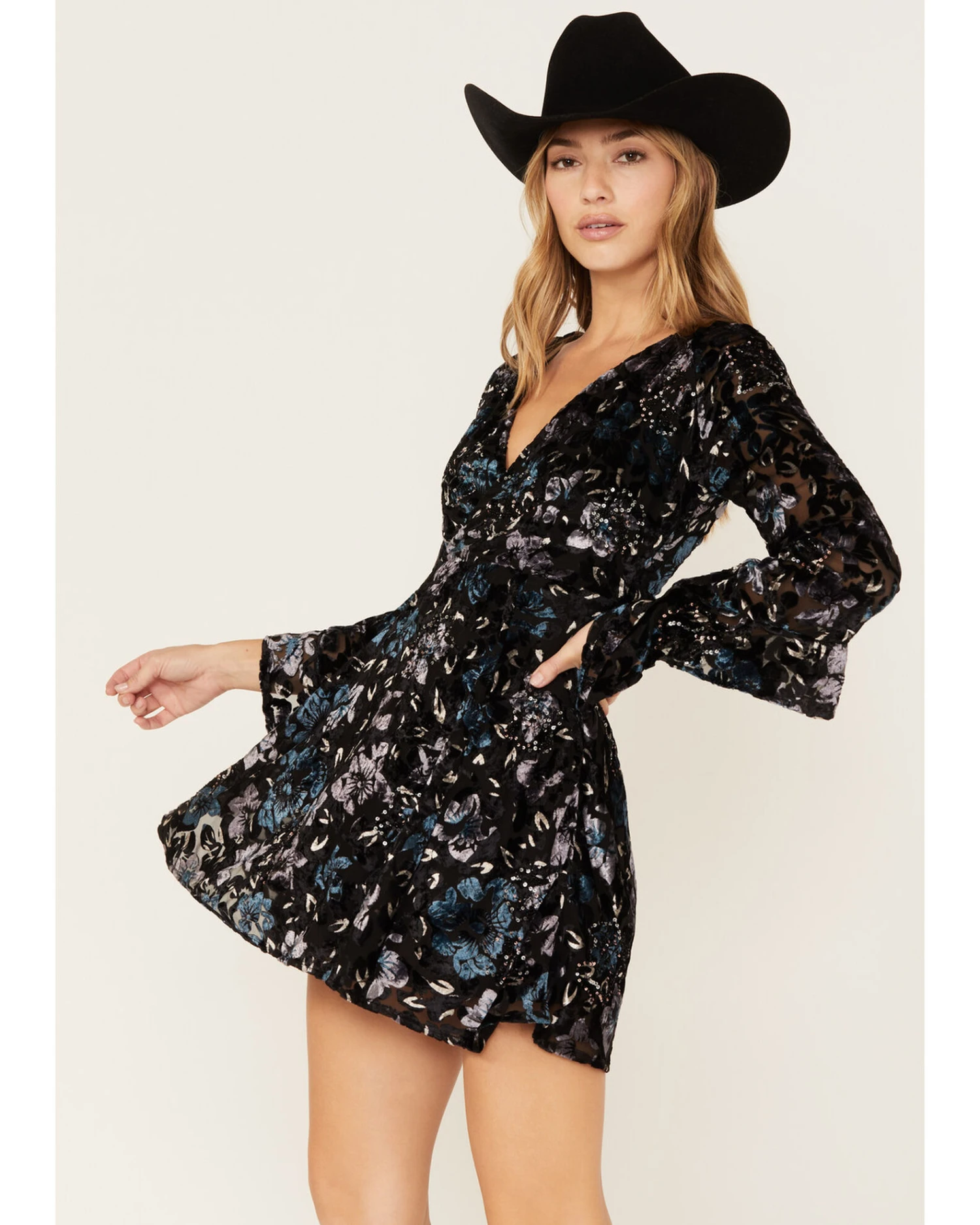 Shyanne Women's Flare Sleeve Burn Out Velvet Dress - Image 2