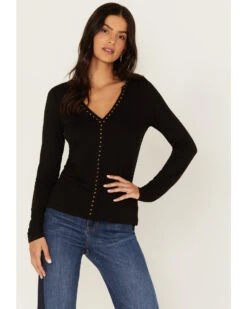 Idyllwind Women's Quitman Studded Henley Shirt