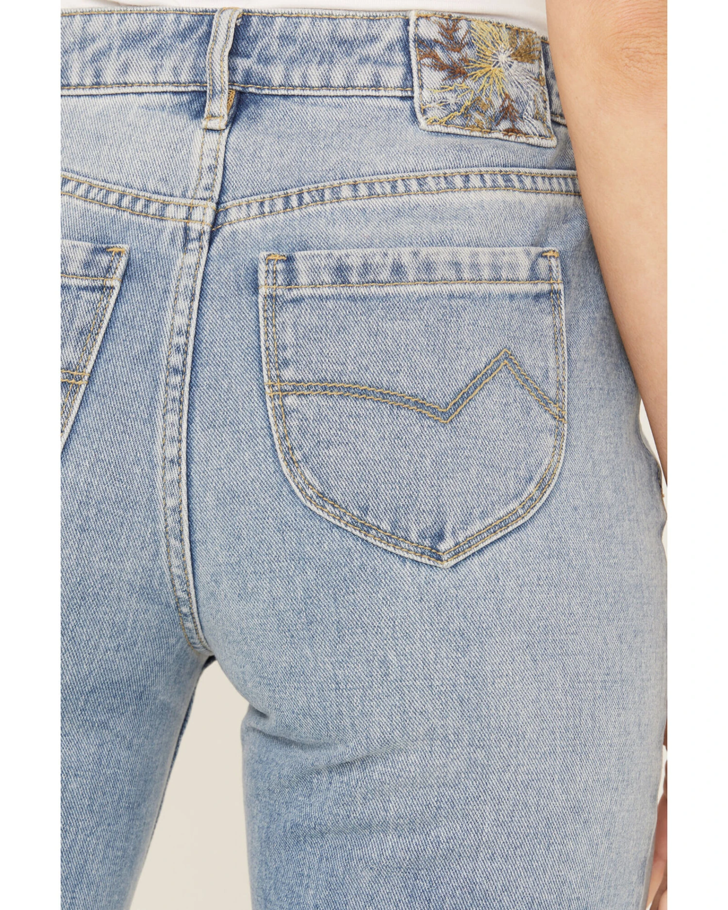 Cleo + Wolf Women's Medium Wash Mid Rise Slim Straight Ankle Jeans - Image 4